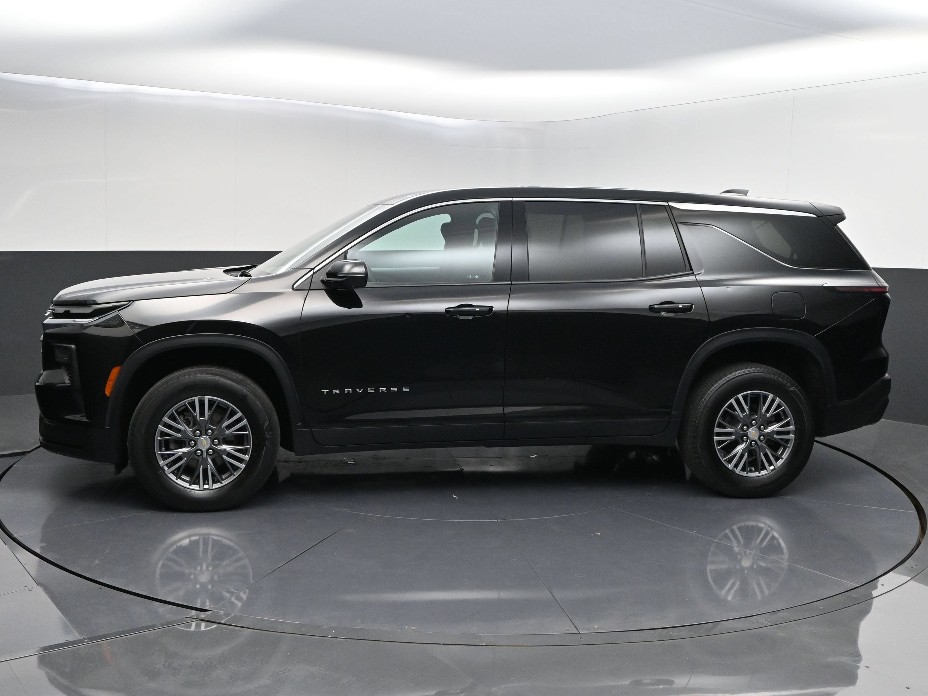 2024 Chevrolet Traverse LS