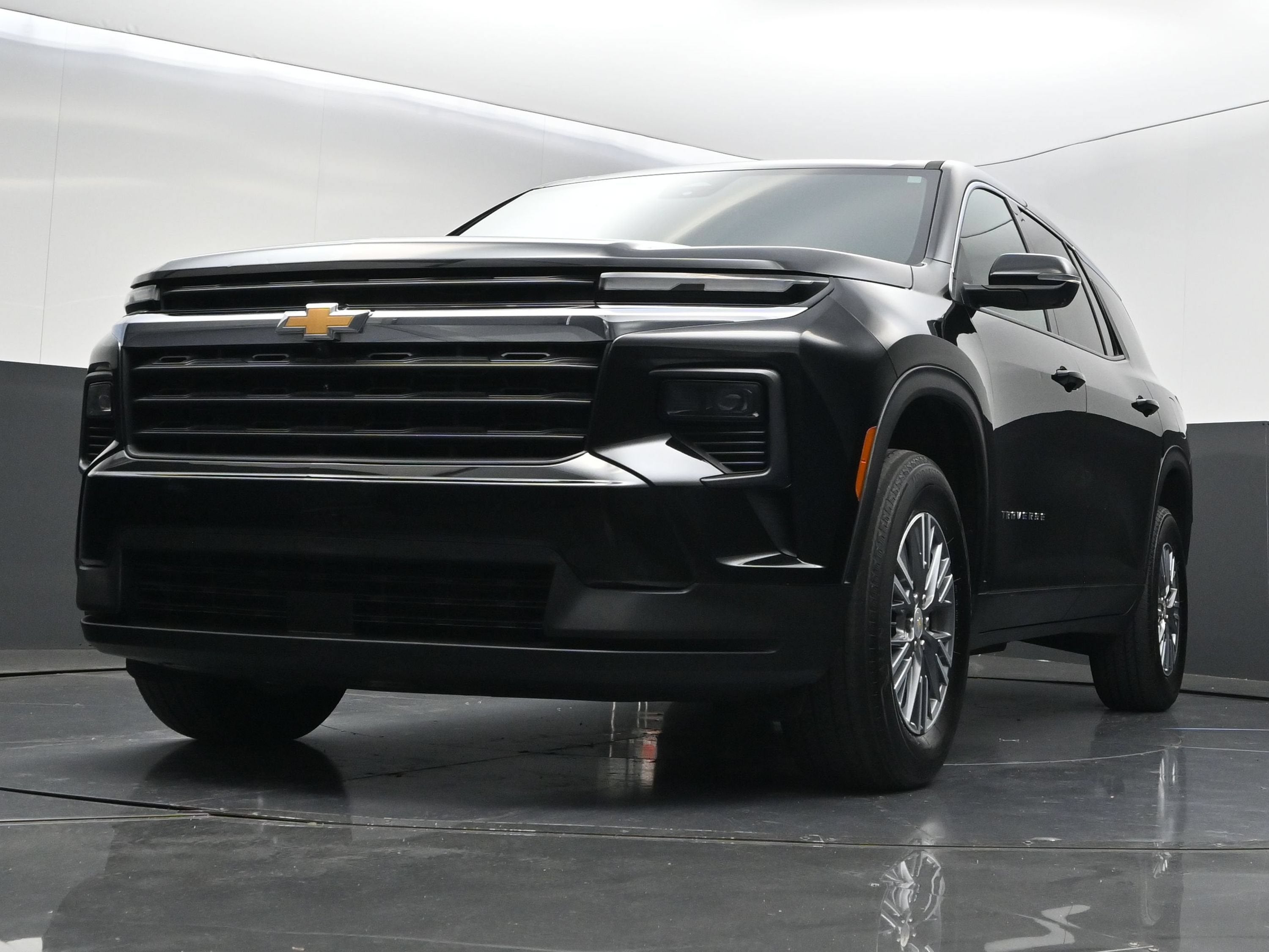 2024 Chevrolet Traverse LS