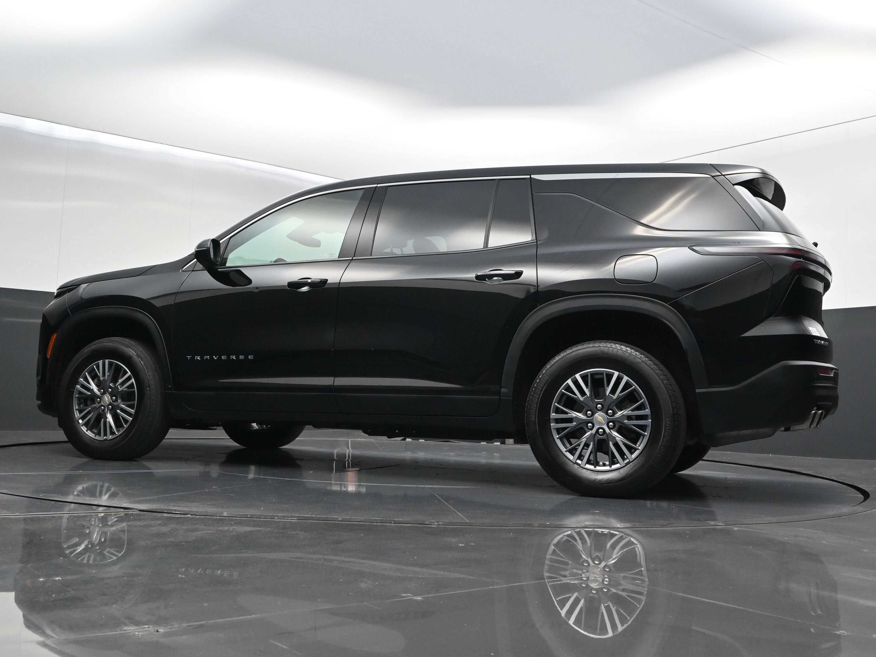 2024 Chevrolet Traverse LS