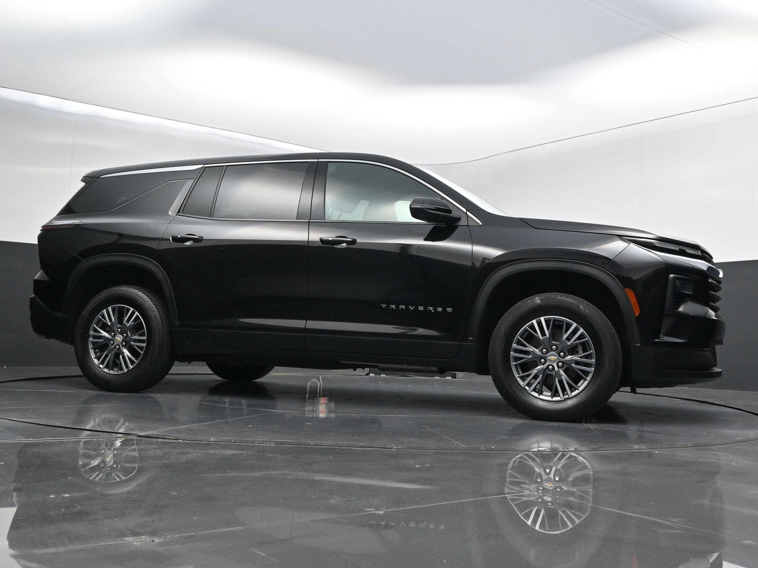 2024 Chevrolet Traverse LS