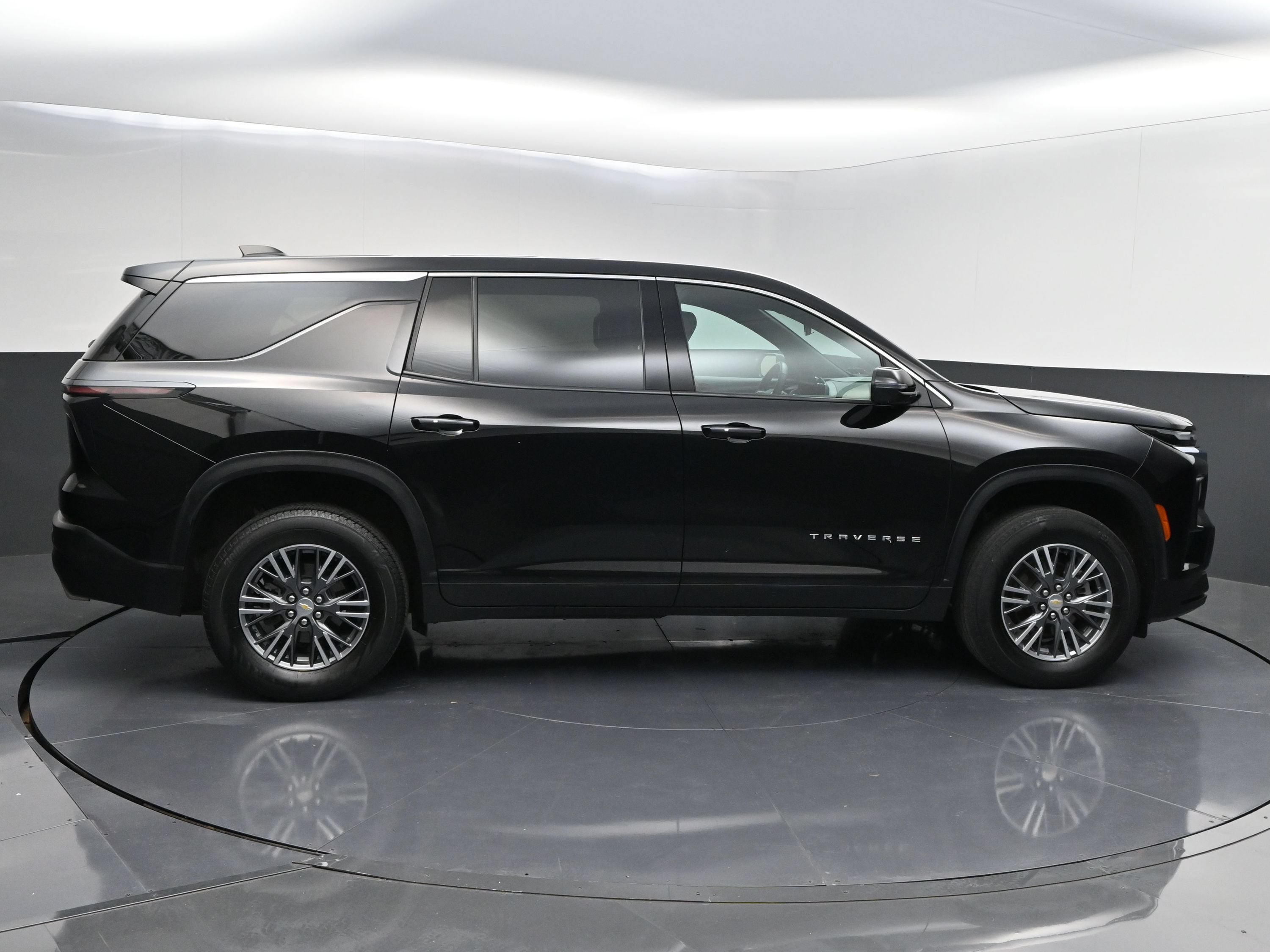 2024 Chevrolet Traverse LS