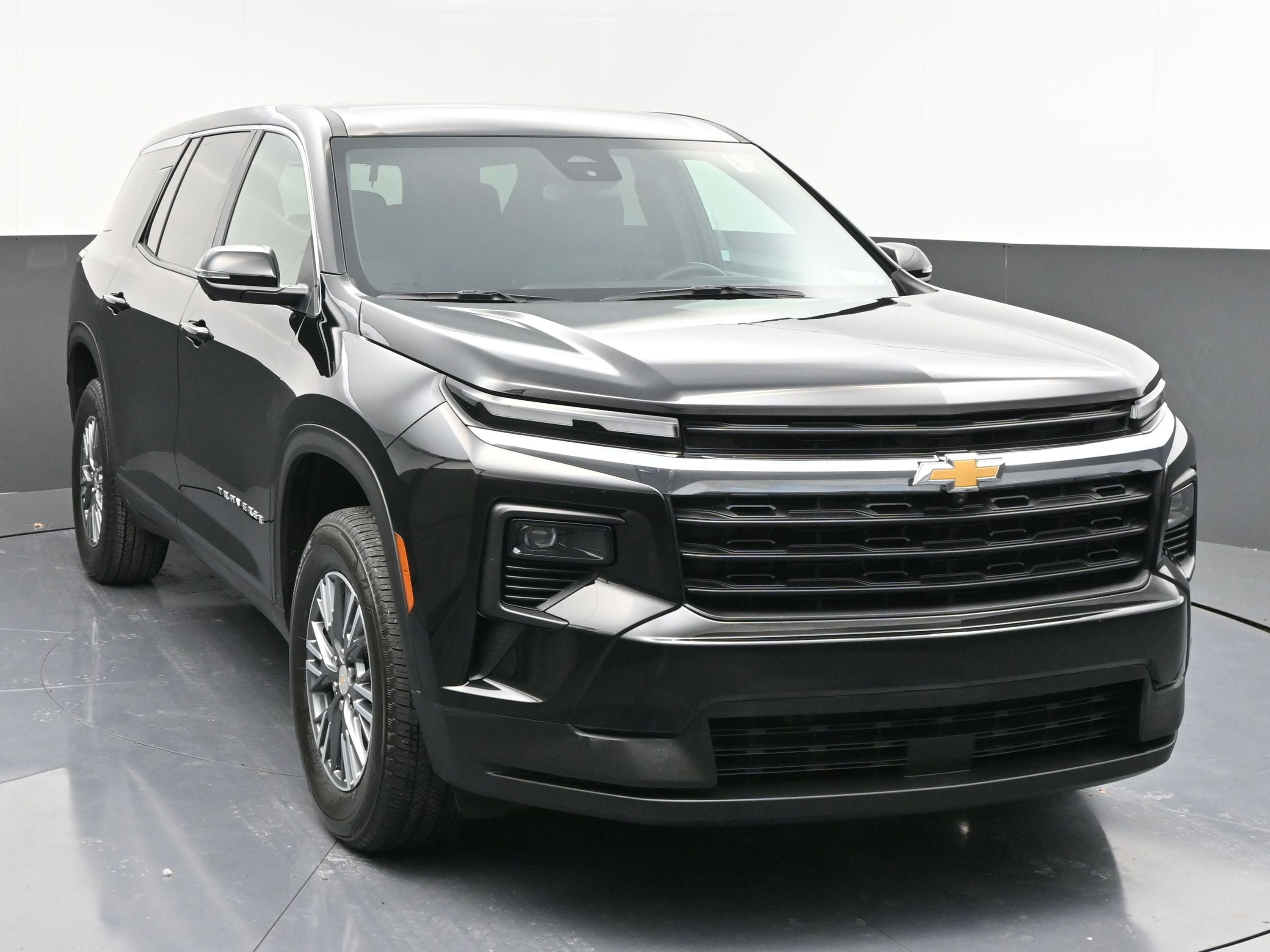 2024 Chevrolet Traverse LS