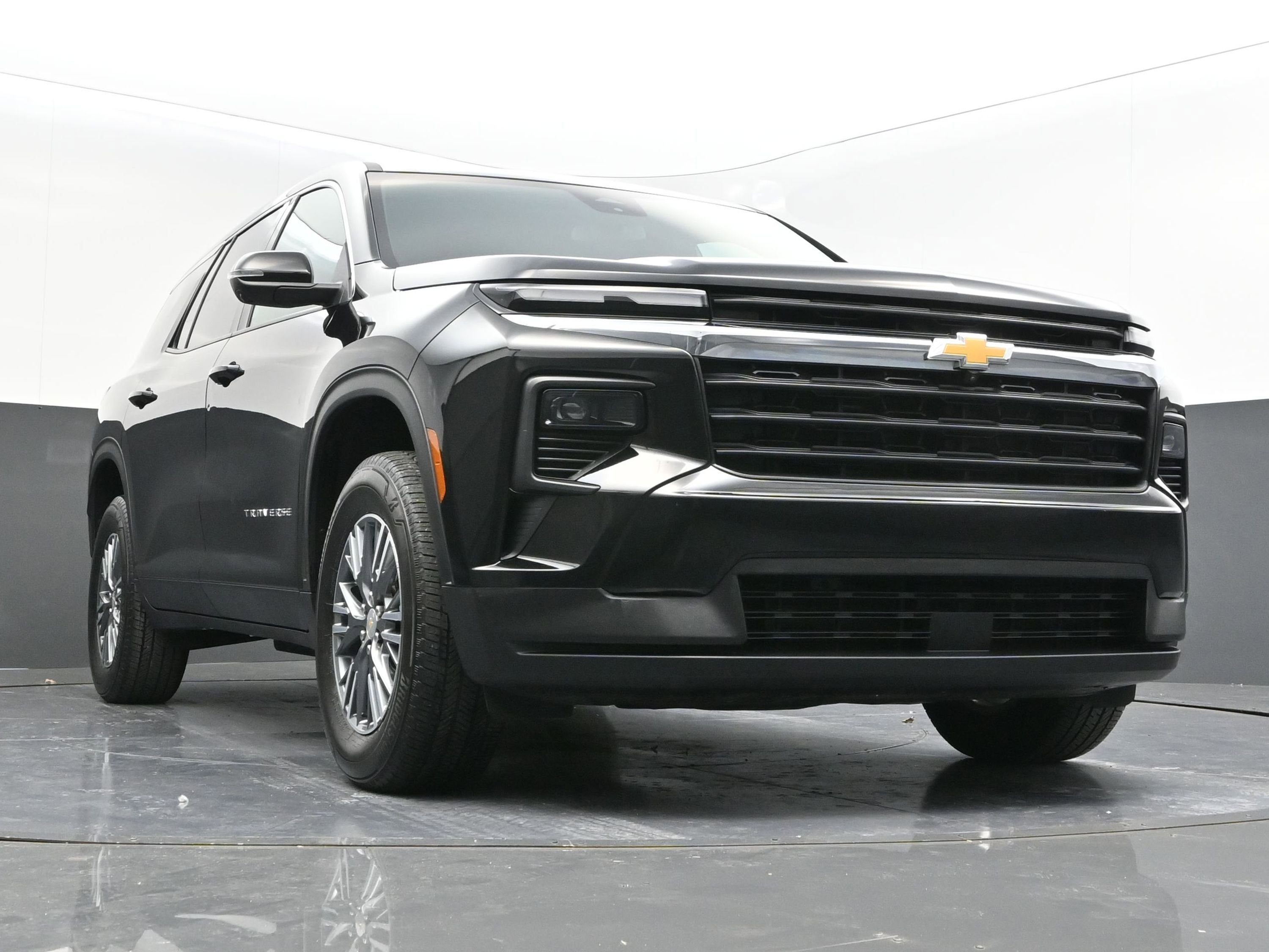 2024 Chevrolet Traverse LS