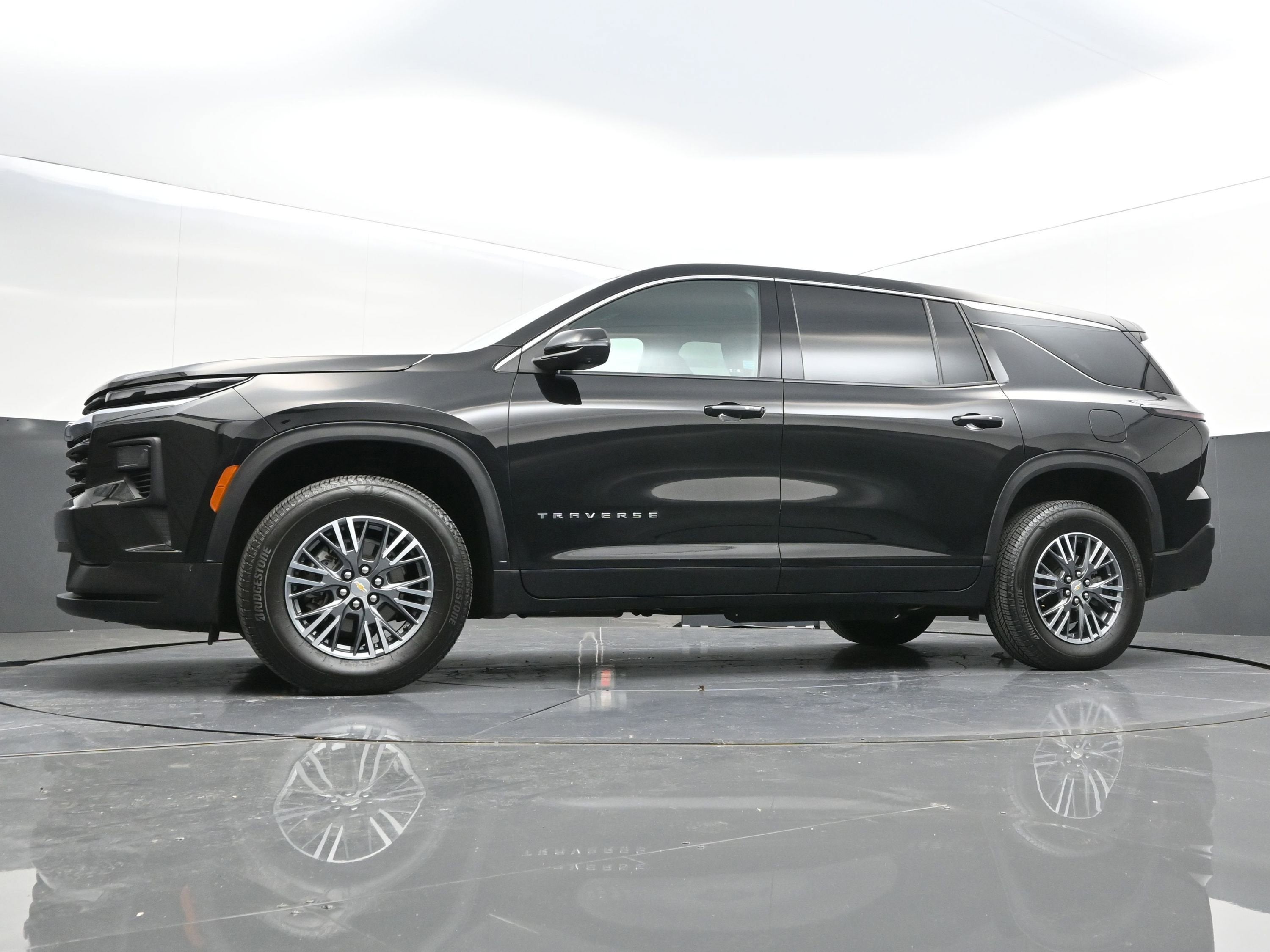 2024 Chevrolet Traverse LS