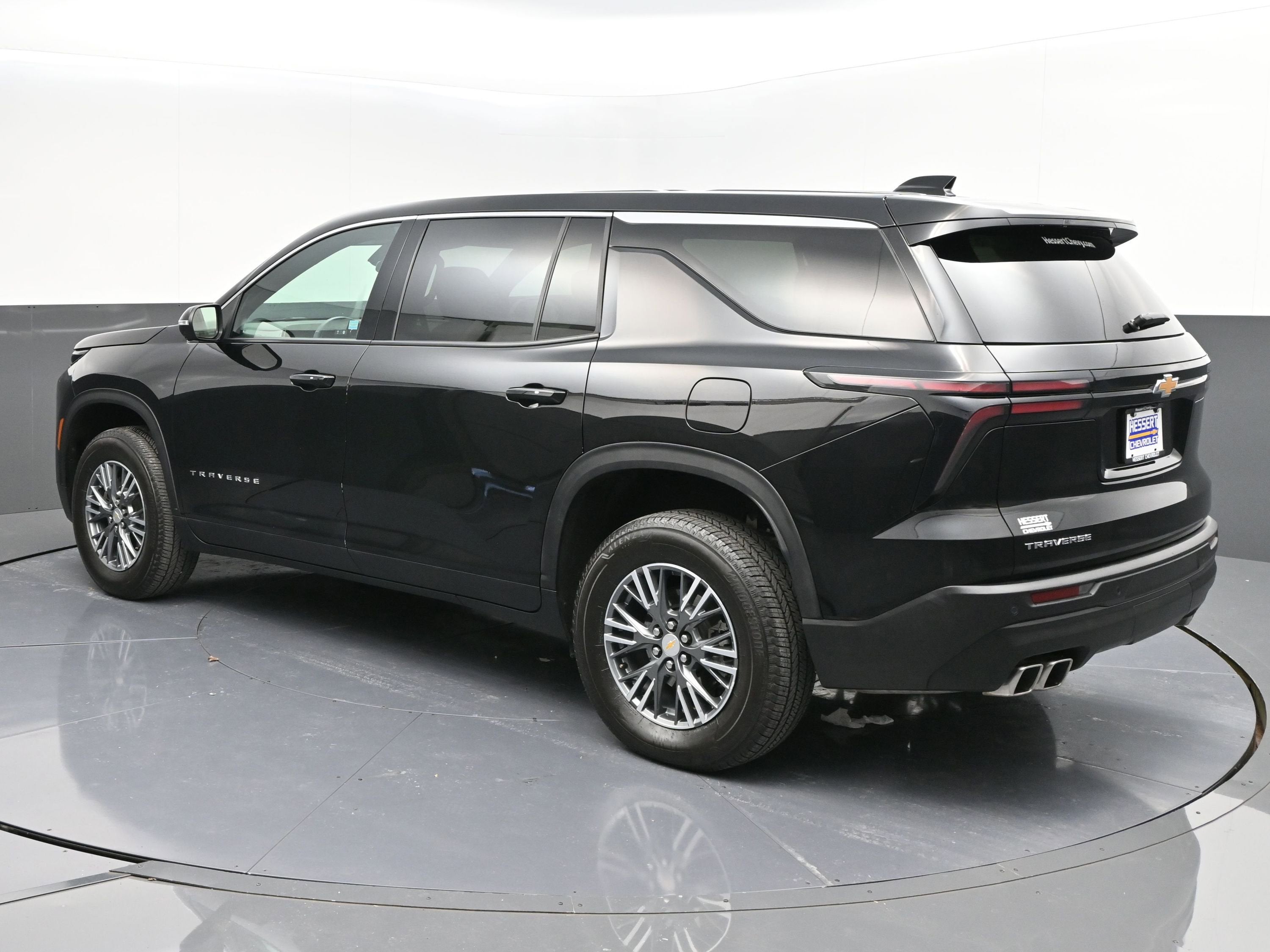 2024 Chevrolet Traverse LS