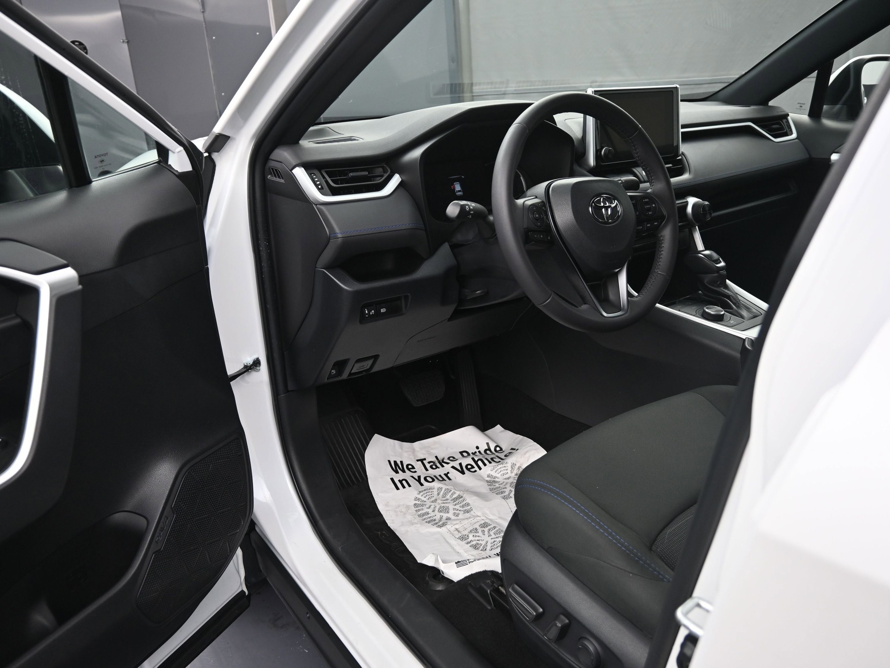 2023 Toyota RAV4 Hybrid SE