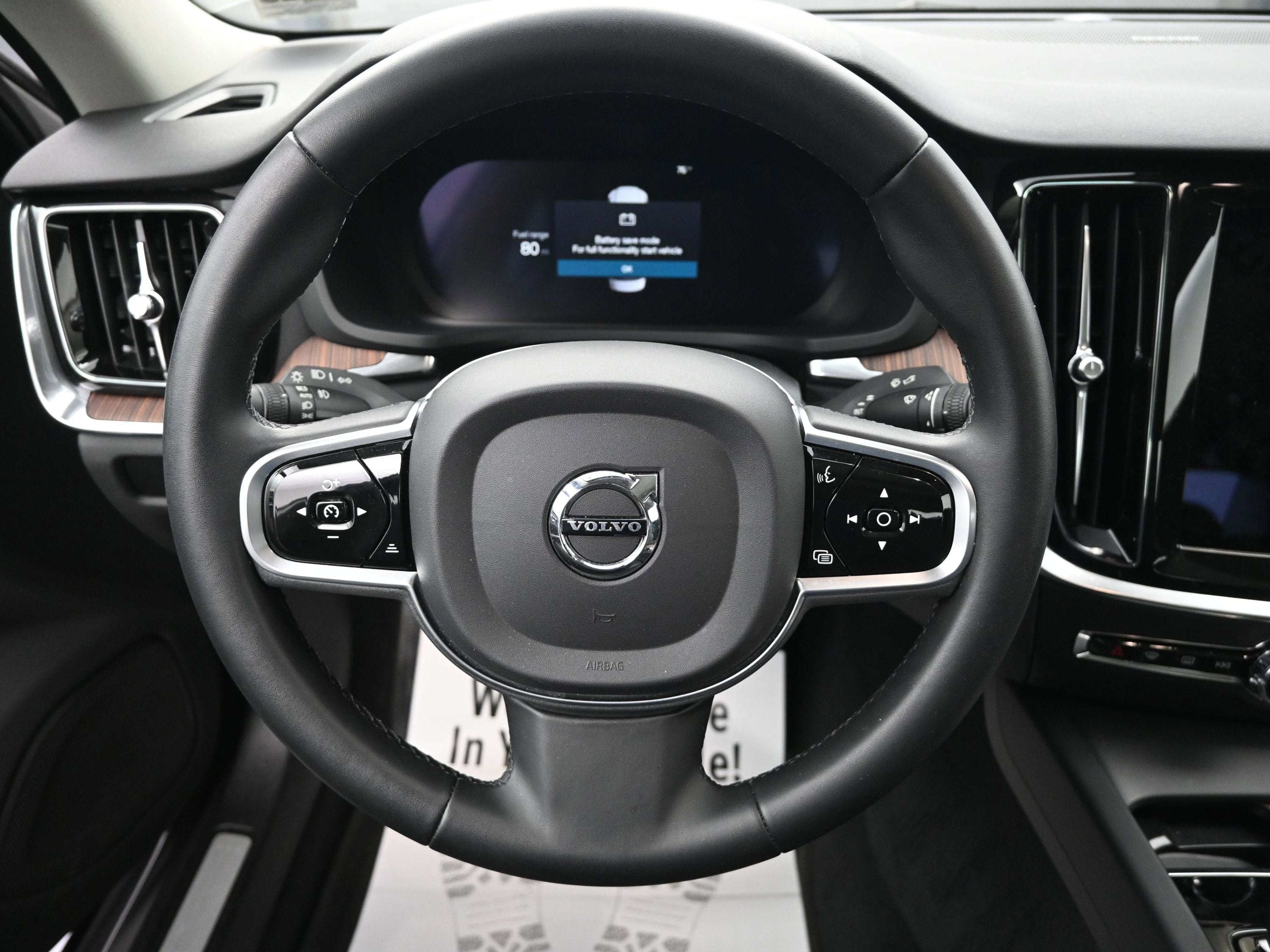2023 Volvo S60 B5 Plus Dark Theme