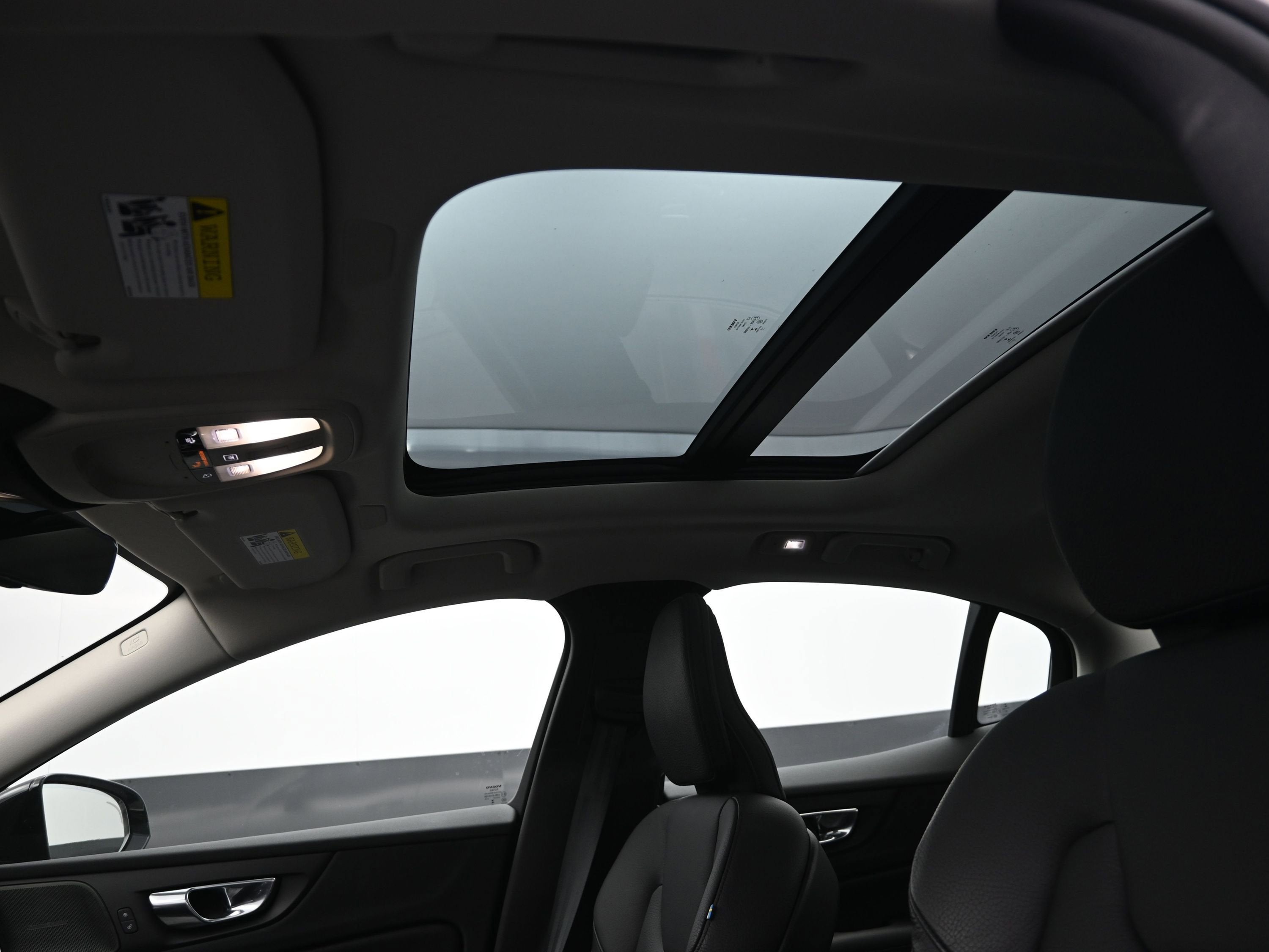 2023 Volvo S60 B5 Plus Dark Theme