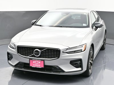 2023 Volvo S60 B5 Plus Dark Theme