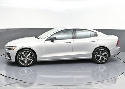 2023 Volvo S60 B5 Plus Dark Theme