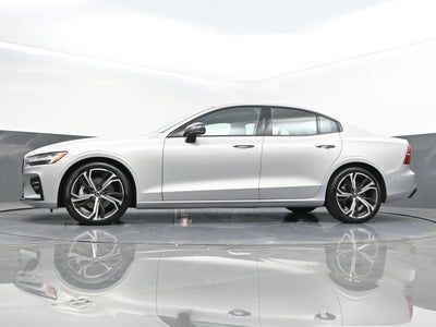 2023 Volvo S60 B5 Plus Dark Theme
