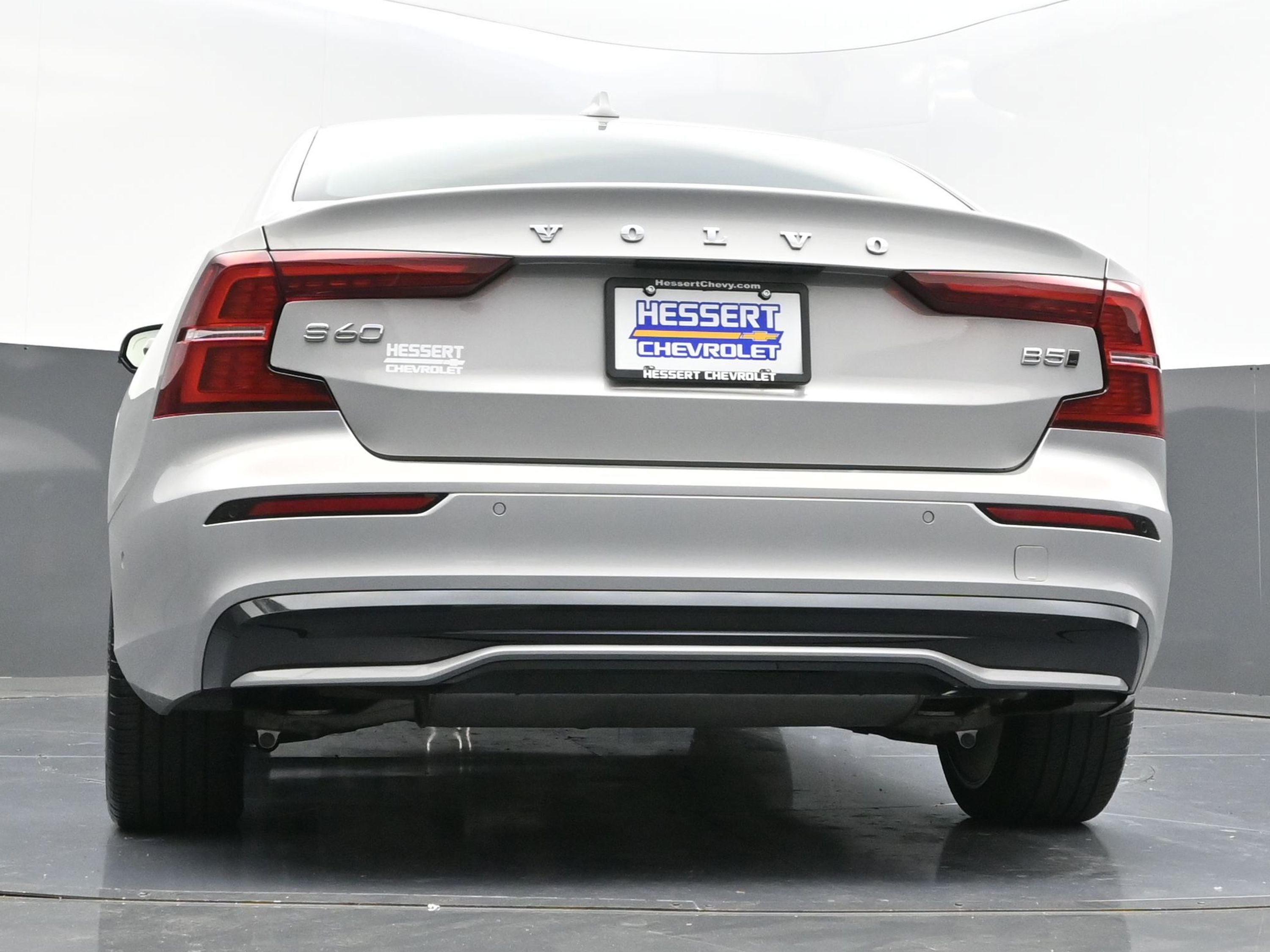 2023 Volvo S60 B5 Plus Dark Theme