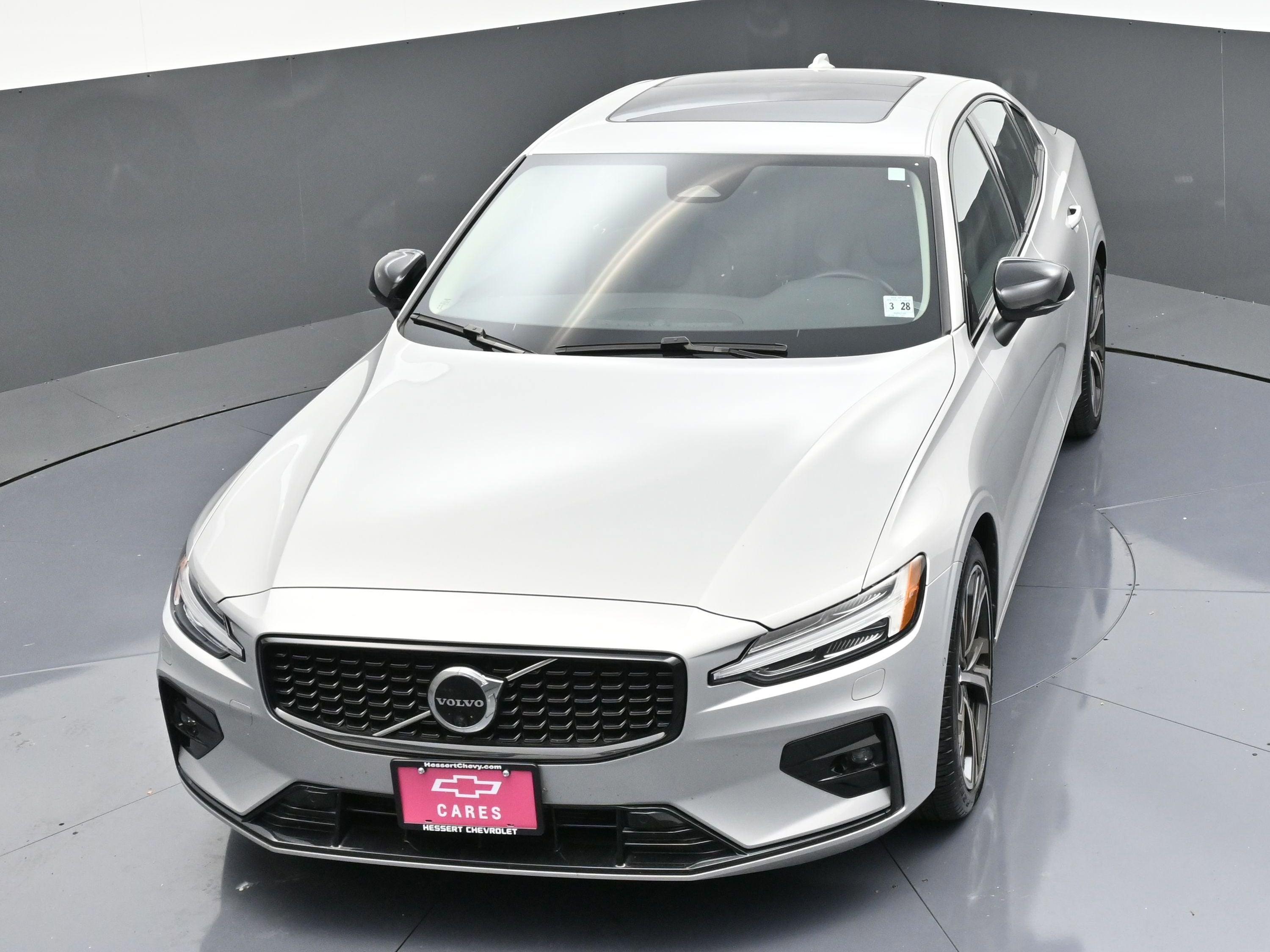2023 Volvo S60 B5 Plus Dark Theme