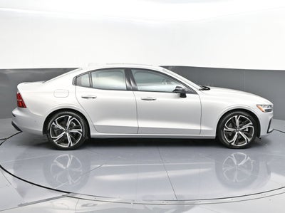 2023 Volvo S60 B5 Plus Dark Theme