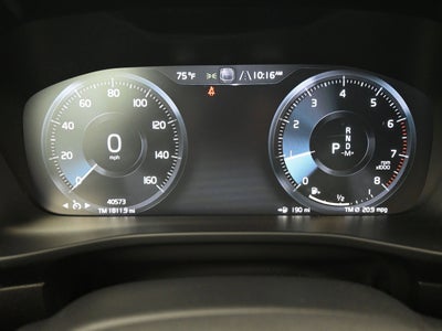 2022 Volvo XC40 T5 R-Design