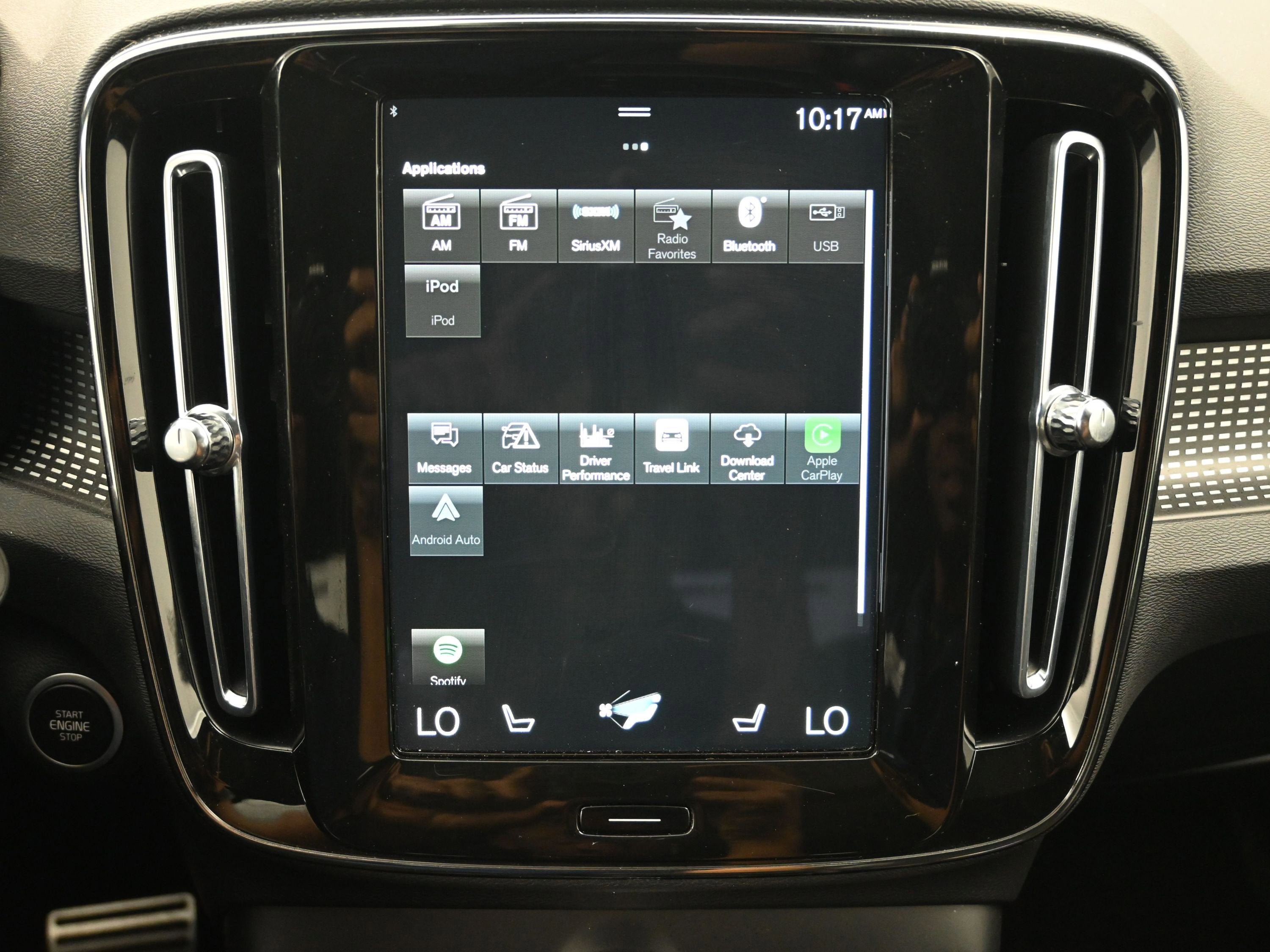 2022 Volvo XC40 T5 R-Design