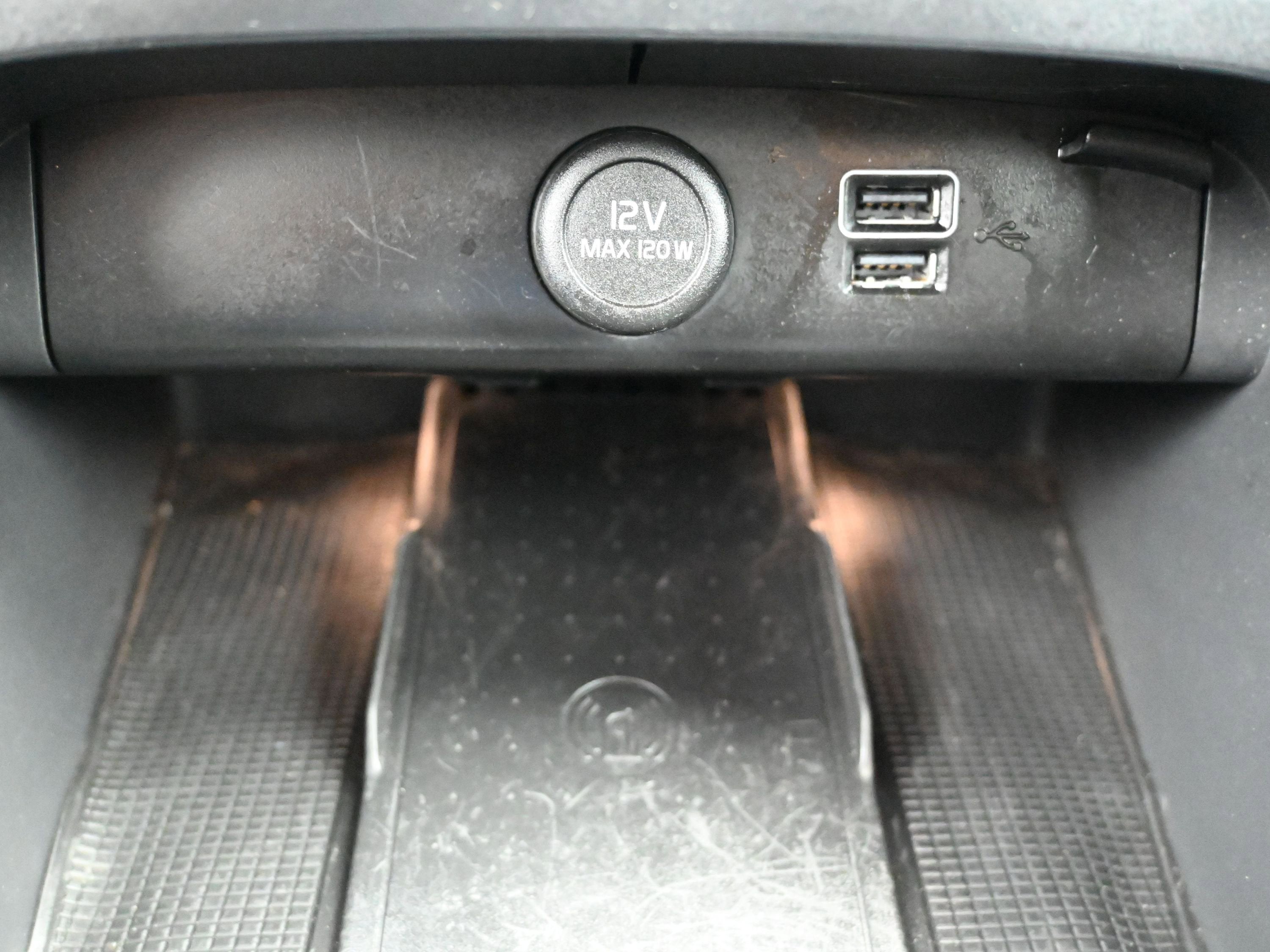 2022 Volvo XC40 T5 R-Design