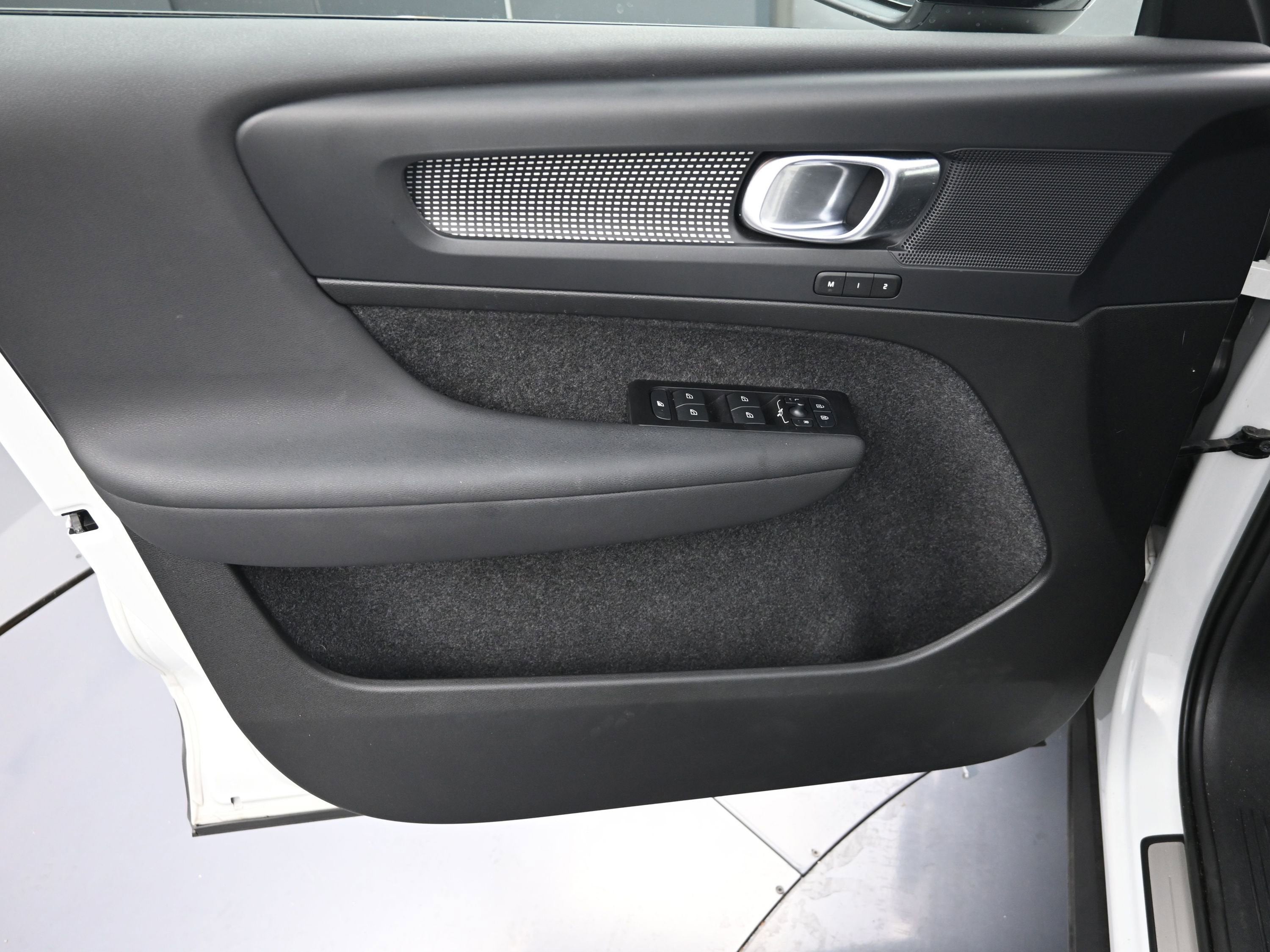 2022 Volvo XC40 T5 R-Design