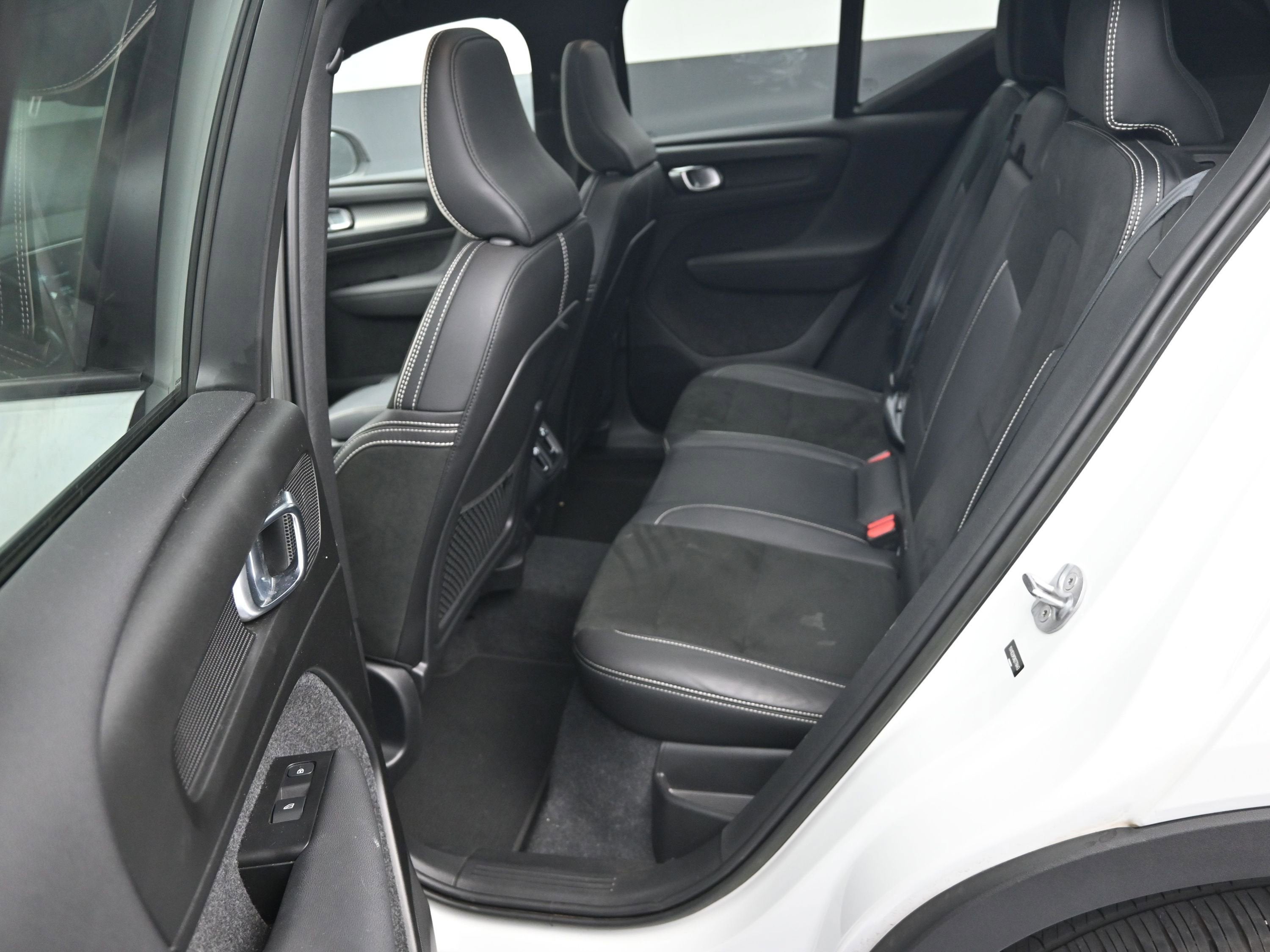 2022 Volvo XC40 T5 R-Design