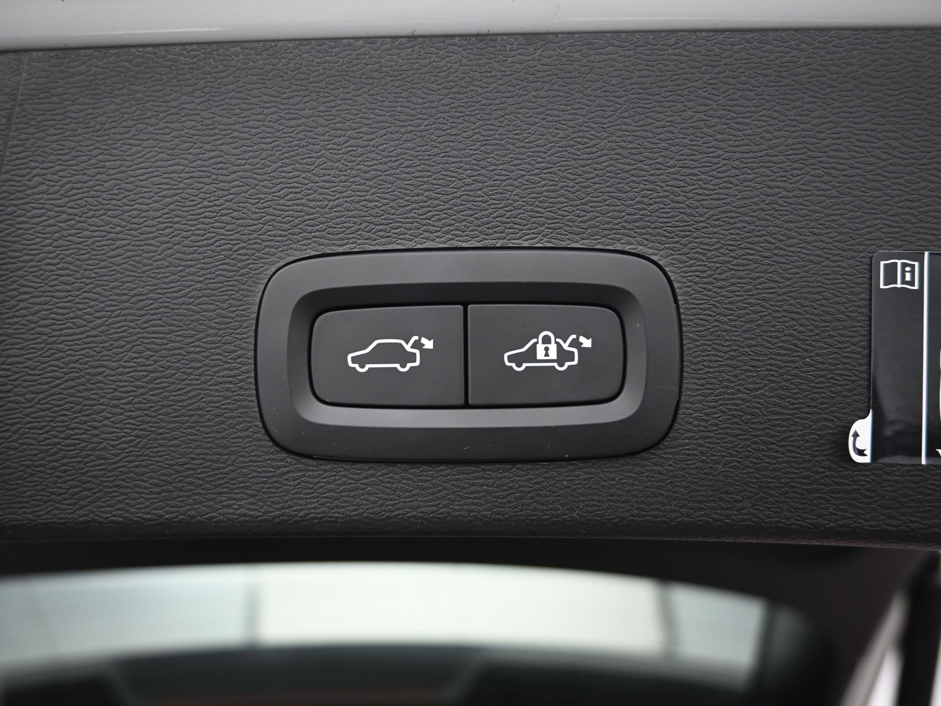 2022 Volvo XC40 T5 R-Design