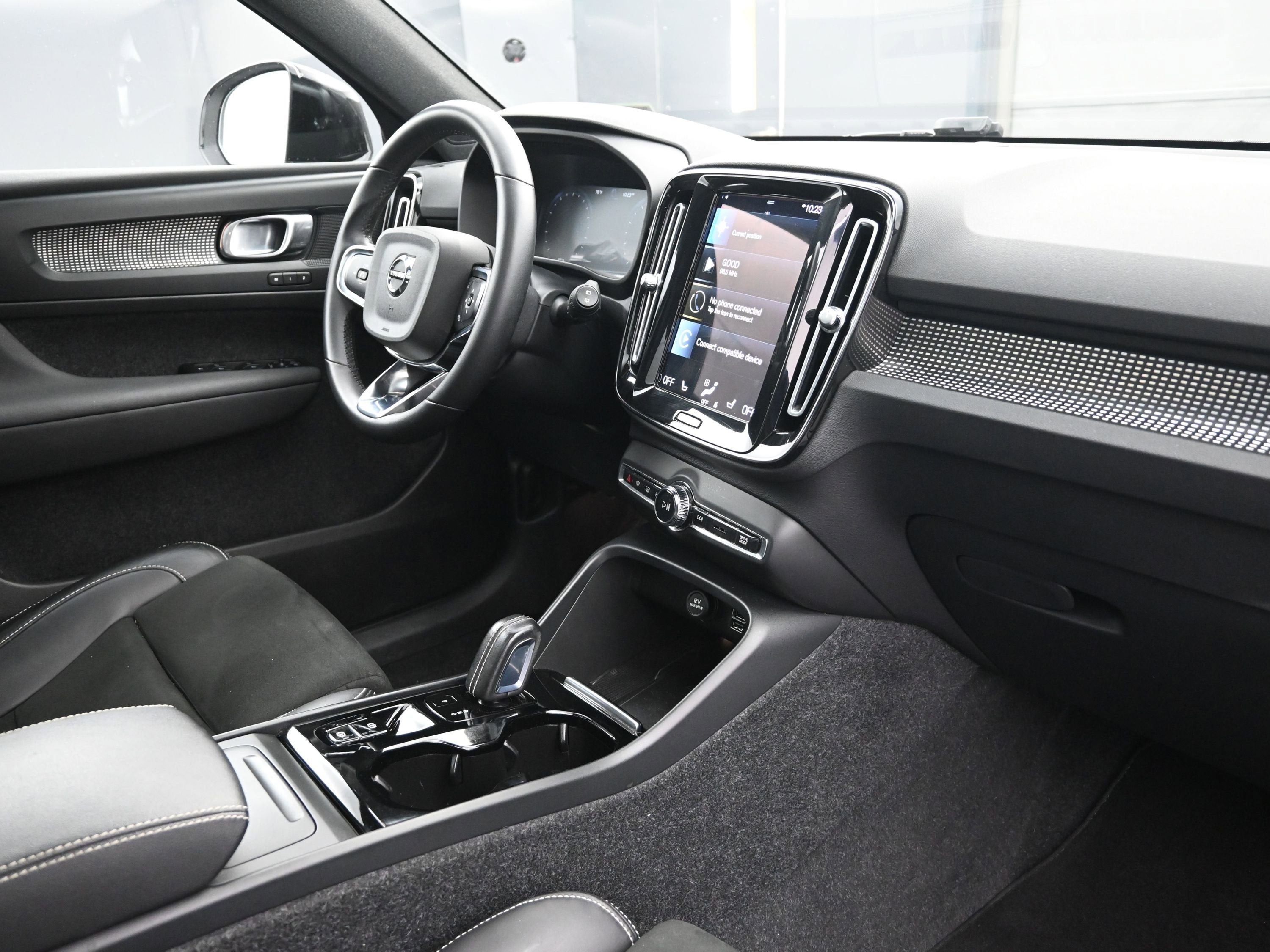 2022 Volvo XC40 T5 R-Design