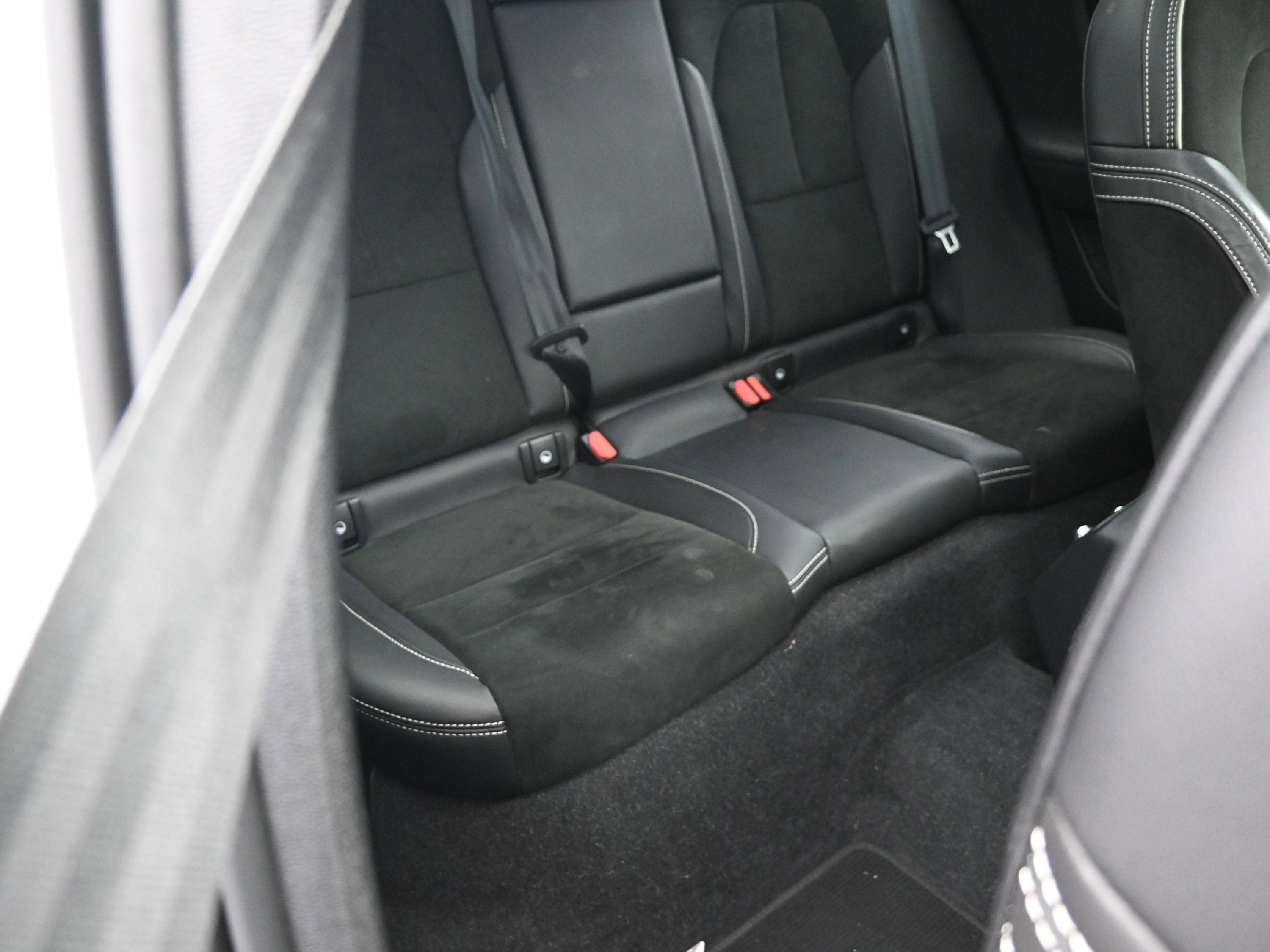 2022 Volvo XC40 T5 R-Design