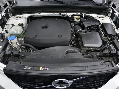 2022 Volvo XC40 T5 R-Design