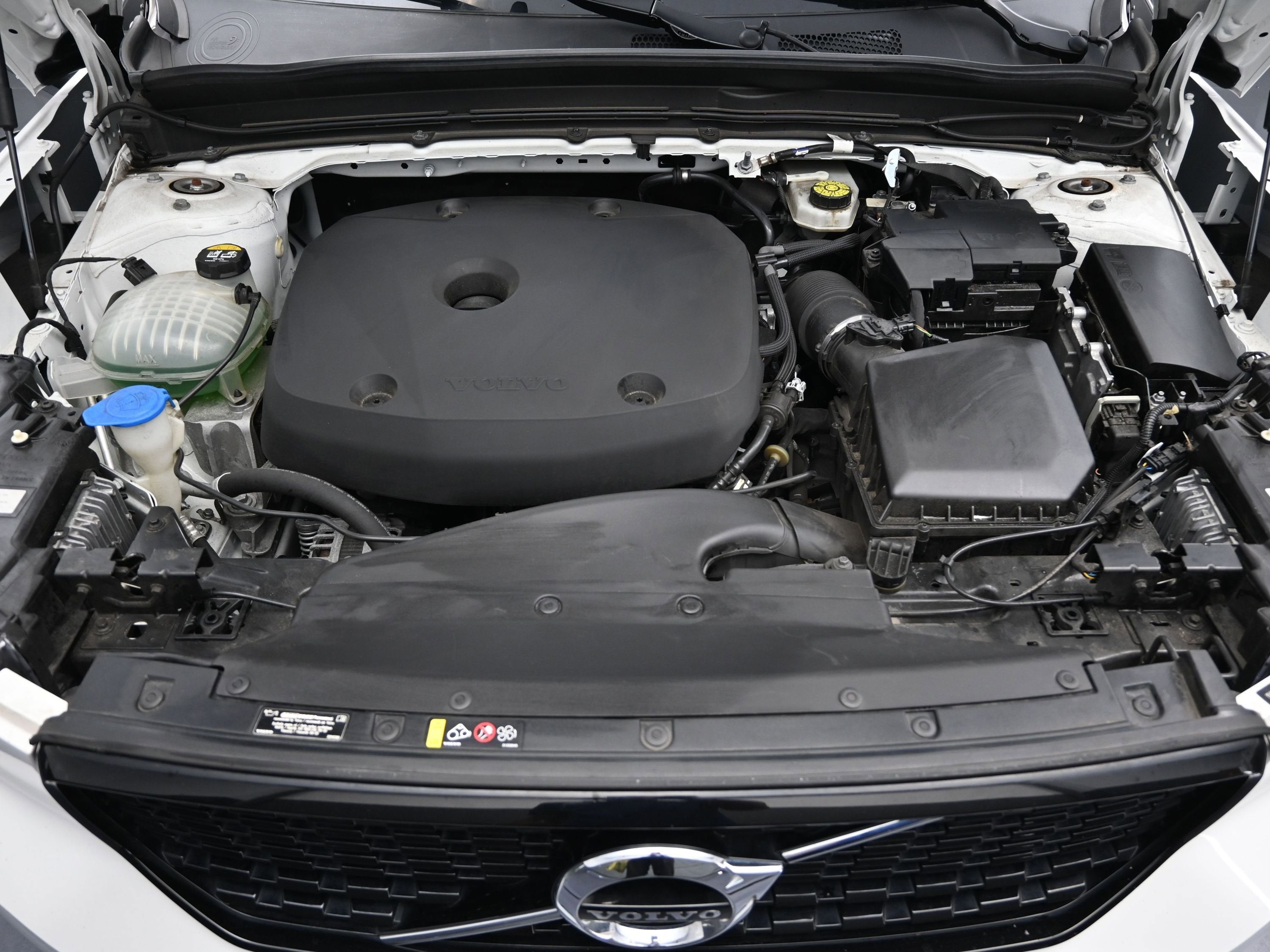 2022 Volvo XC40 T5 R-Design