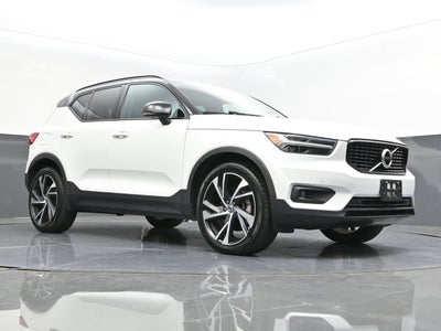 2022 Volvo XC40 T5 R-Design