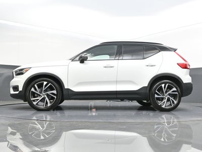 2022 Volvo XC40 T5 R-Design