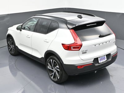 2022 Volvo XC40 T5 R-Design