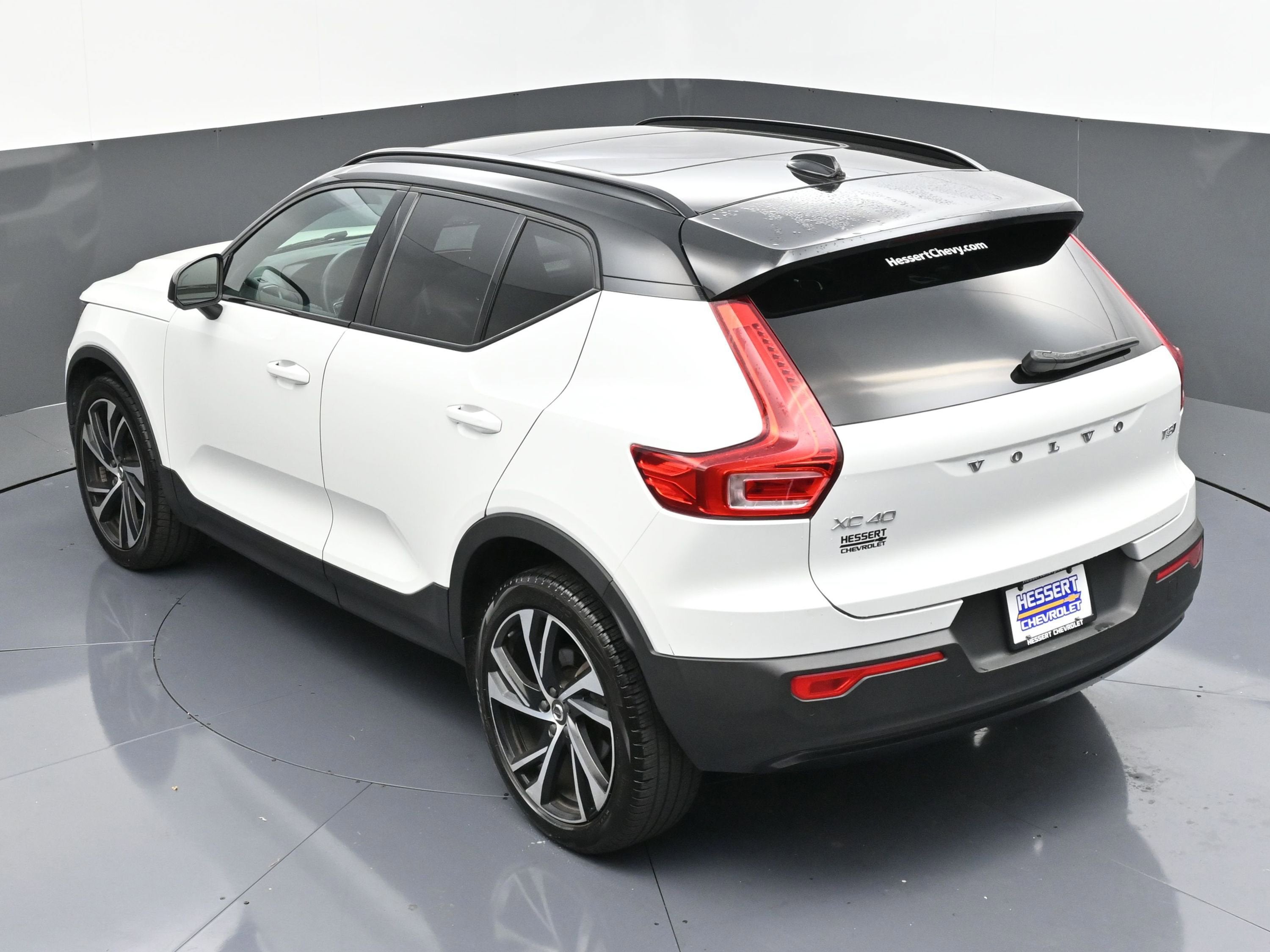 2022 Volvo XC40 T5 R-Design