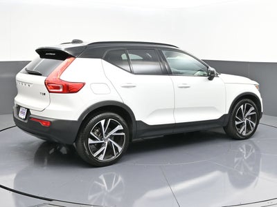2022 Volvo XC40 T5 R-Design