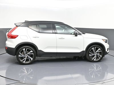 2022 Volvo XC40 T5 R-Design