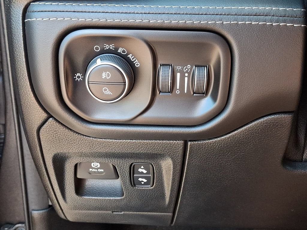 2020 RAM 1500 Limited Crew Cab 4x4 5'7" Box