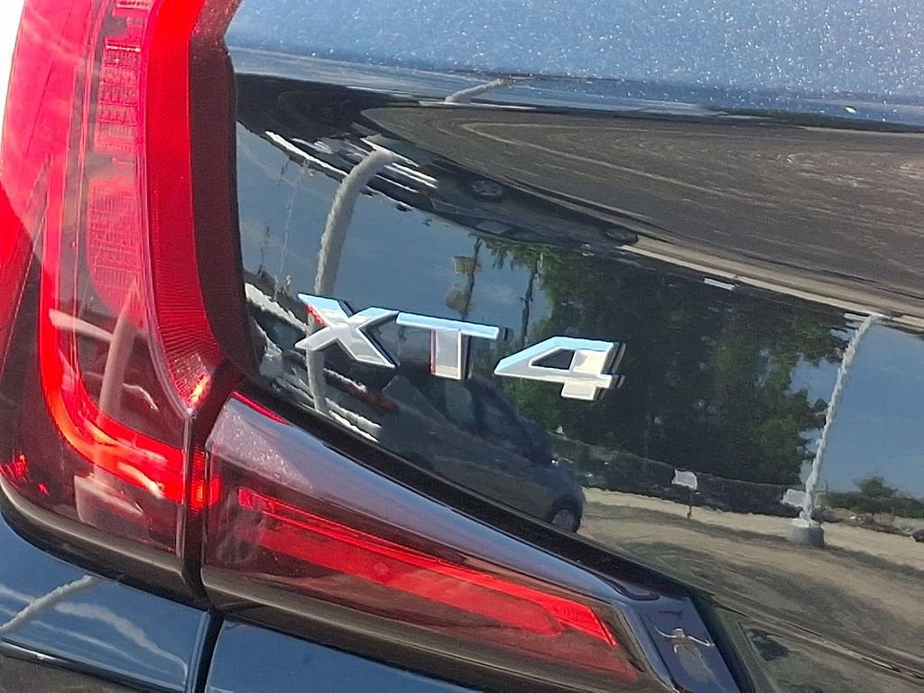 2023 Cadillac XT4 Luxury