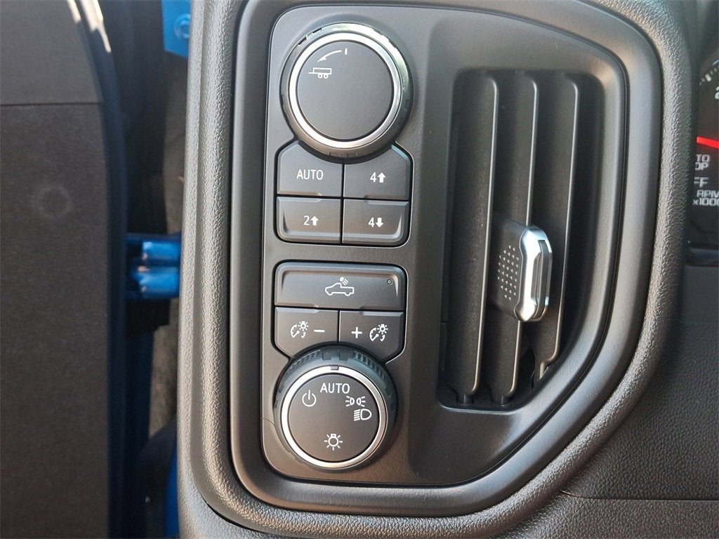 2023 Chevrolet Silverado 1500 Custom Trail Boss