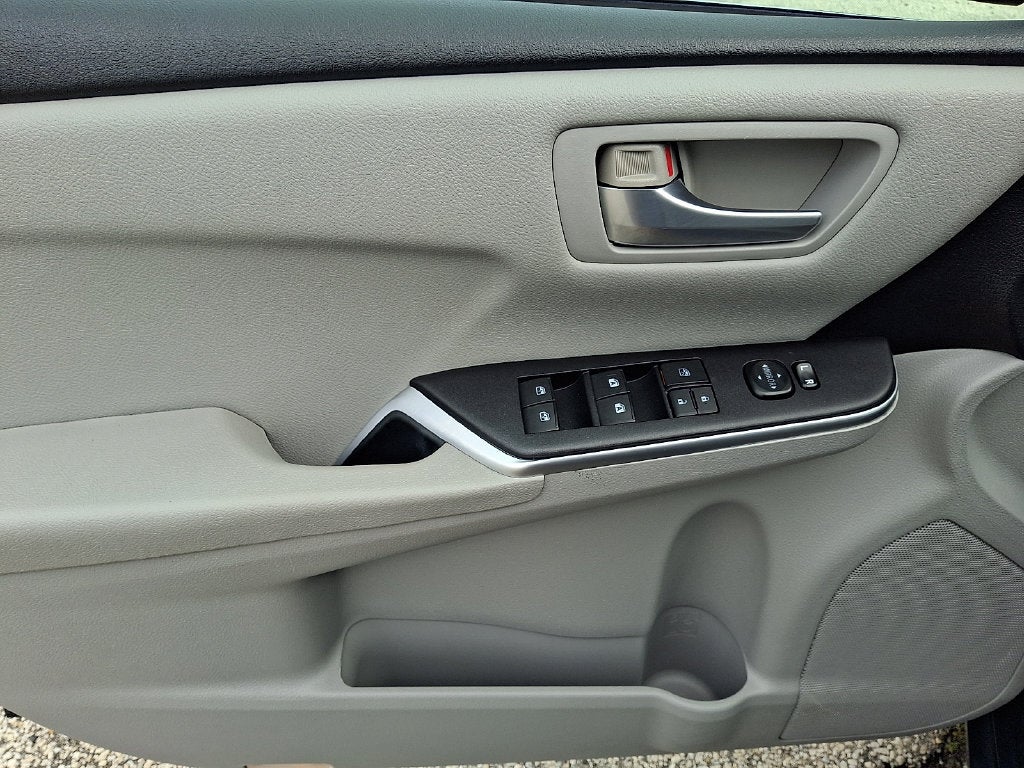 2015 Toyota Camry Hybrid LE