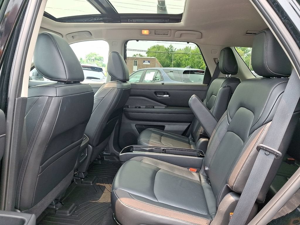 2023 Nissan Pathfinder SL 4WD