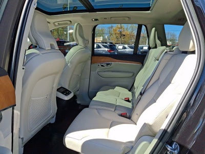 2022 Volvo XC90 T6 Momentum 7 Passenger