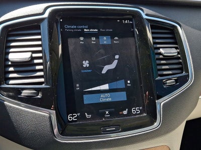 2022 Volvo XC90 T6 Momentum 7 Passenger