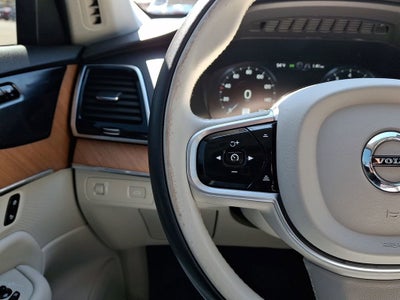 2022 Volvo XC90 T6 Momentum 7 Passenger