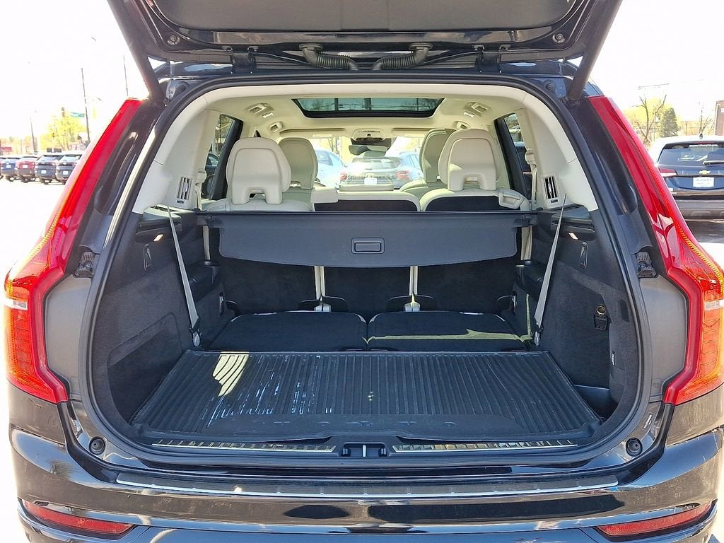 2022 Volvo XC90 T6 Momentum 7 Passenger